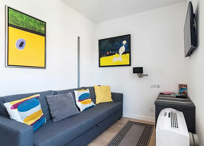 At The Fountain By Bookinghost * Varsavia