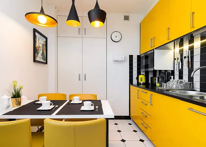 At The Fountain By Bookinghost * Varsavia