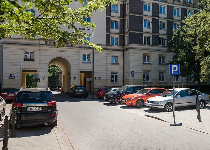 At The Fountain By Bookinghost * Varsavia