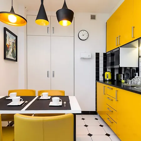 At The Fountain By Bookinghost * Warszawa