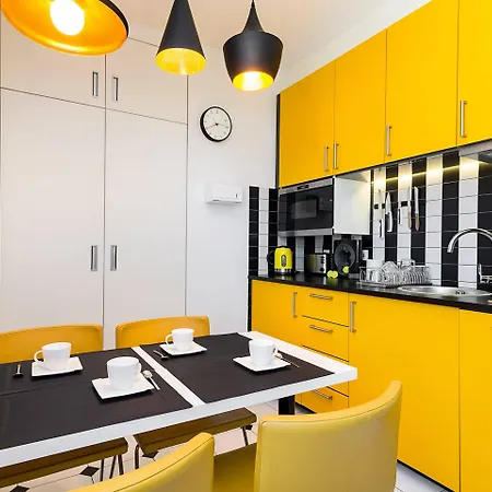 At The Fountain By Bookinghost Lägenhet Warszawa