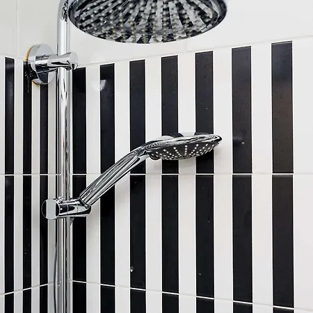 At The Fountain By Bookinghost Lägenhet *