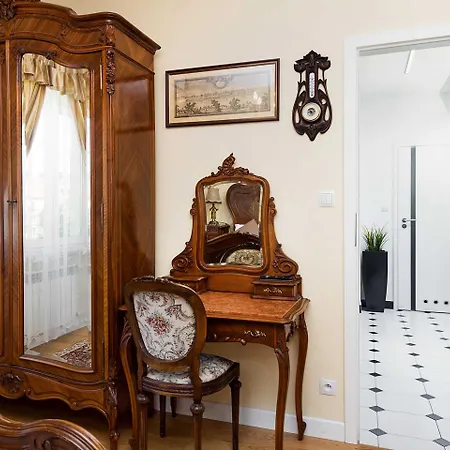 Apartment At The Fountain By Bookinghost