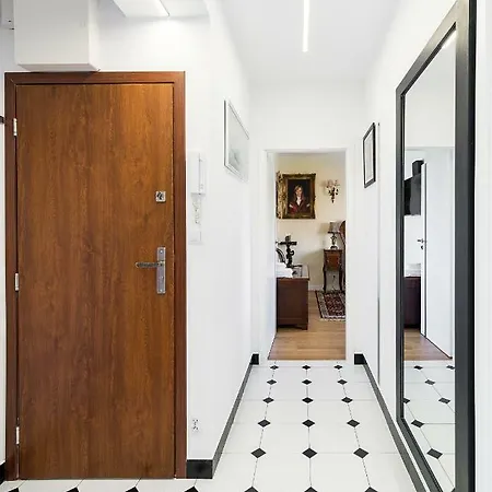 At The Fountain By Bookinghost Lägenhet