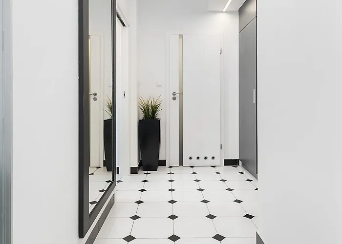 At The Fountain By Bookinghost * Varsavia