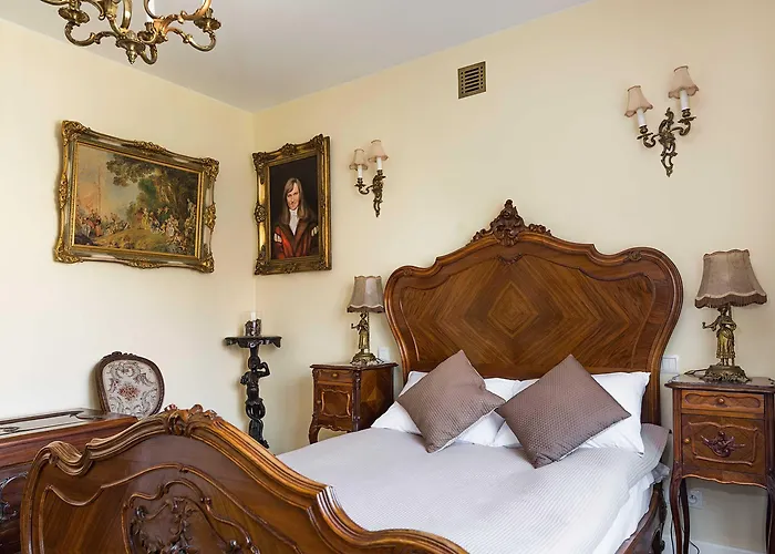 Apartament At The Fountain By Bookinghost