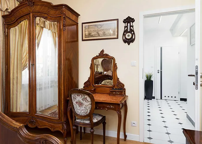 Apartament At The Fountain By Bookinghost