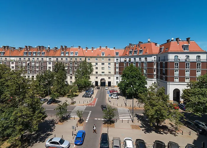 At The Fountain By Bookinghost * Warszawa